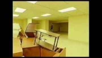 A24の新作映画『Backrooms』予告編が解禁　ネット発ホラーの“黄色い部屋”を再現