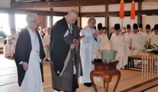 鎌倉・建長寺で追悼祈願　仏教、神道、キリスト教、聖職者らが一斉に黙とう