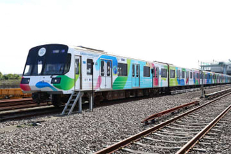 2027年横浜で開催の園芸博 公式マスコット「トゥンクトゥンク」 市営地下鉄にラッピングトレインお目見え