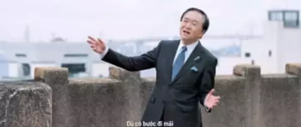 神奈川・黒岩知事が歌手デビュー　「Kurorin」名義、ベトナム語でヒット曲熱唱　ユーチューブで公開