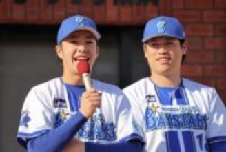 【DeNA】度会隆輝と小園健太がトークショー　「倍以上打つ」「準備おこたらず」…好対照な2人、今季の決意語る