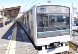 小田急線の架線に金属板　一時停電、秦野─小田原間で運転見合わせ　強風で飛来か、約3万5300人に影響