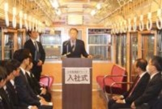 【入社式】小田急箱根、来年1月引退の箱根登山電車内でサプライズ開催　昨年は海賊船で実施