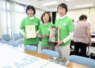 卓上のカーリング「カーレット」が神奈川・開成町で人気　全国優勝を遂げるチームも