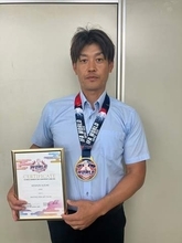 アームレスリング世界王者はサラリーマン　横浜エレベータ勤務の鈴木さん、初出場初優勝