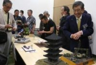 横浜でプラモデルのコンテスト　俳優・石坂浩二さんら、力作の出来栄えを審査