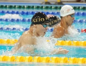 【全国高校総体】競泳・男子100m平泳ぎ、慶応の1年生・山崎隼翔が2冠　女子800mリレーは日大藤沢が制す
