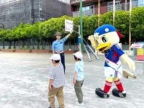 【横浜M】横浜の小学校で交通安全教室　参加のマリノスケ「ルール守って」