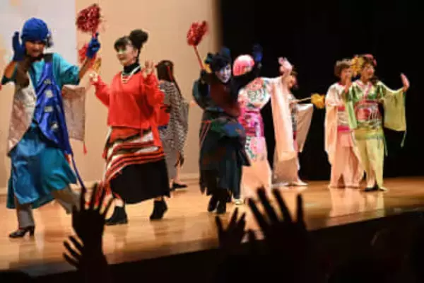 横浜・緑区で65歳以上の女性のファッションショー　18人が舞台に