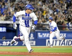 【DeNA】牧秀悟、右太もも裏の「肉離れ」で離脱　24日の巨人戦で途中交代