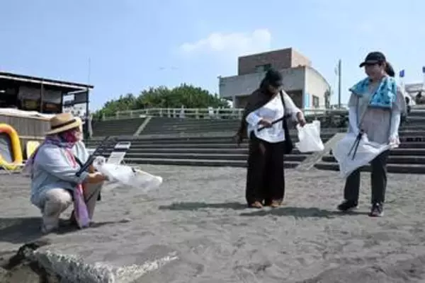 「恩返しをしたかった」　藤沢在住のスリランカ人ら、片瀬海岸西浜でビーチクリーン活動　国籍や宗教超え地域貢献　