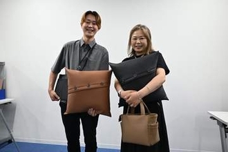フェアレディZ端材をアップサイクル　内装部品製造の「河西工業」が雑貨展開