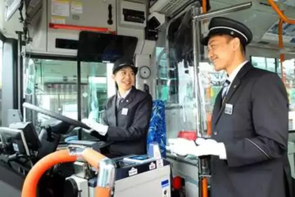 東急バス、2人のインドネシア人運転士がデビュー　「特定技能」に基づく採用第1弾、「経験を積み、長く続けたい」