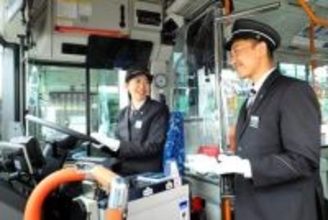 東急バス、2人のインドネシア人運転士がデビュー　「特定技能」に基づく採用第1弾、「経験を積み、長く続けたい」