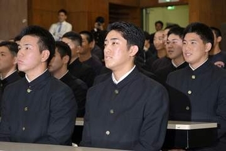 横浜高・織田翔希投手、巨人が1位で強行指名　米挑戦「気持ちは全くぶれない」