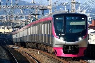 京王ライナー、10月から有料の「立席」導入　座席より100円安く設定、「座れなくても乗りたい」に応え