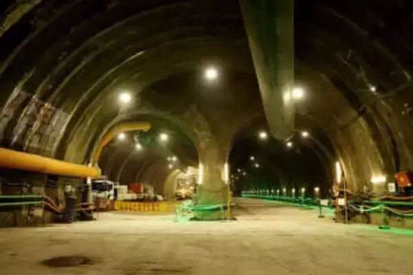 横浜・みなとみらい線、車両留置場のトンネル公開　複線1本の掘削が完了