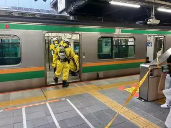 【速報】JR東海道線上り車内で異臭騒ぎ「スプレーがまかれた」　川崎駅で停車3人搬送、10人程度が異常訴え