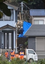 三浦の崖崩れ現場で1人を発見　20代の女性が行方不明
