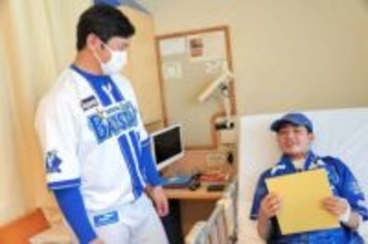 【DeNA】山崎らが県立こども医療センター訪問　入院中の子どもたちと交流　バッティングなど野球体験も