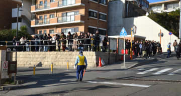 鎌倉高校前の踏切、市がAIカメラ　オーバーツーリズム対策で社会実験