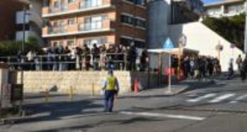 鎌倉高校前の踏切、市がAIカメラ　オーバーツーリズム対策で実証実験