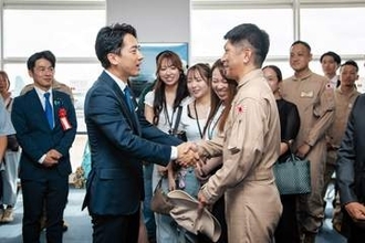ソマリア沖で海賊に対処、厚木基地で海自部隊の出国行事　最新鋭のP1哨戒機運用　小泉防衛相がエール