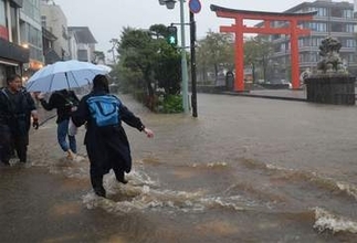 神奈川で記録的大雨、土砂災害多発　横須賀、三浦で安否不明者も