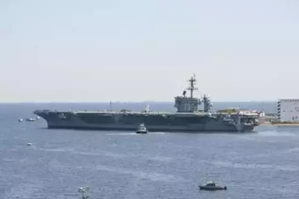 米海軍の原子力空母「ジョージ・ワシントン」が横須賀出港　本格出港に備えた試験航海か