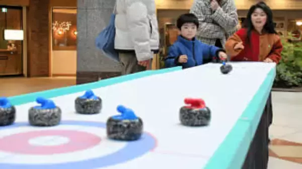 ミラノ・コルティナ五輪に負けない熱闘も　横浜ランドマークタワー、2種のカーリング体験