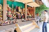 「三浦・海南神社で五月人形100体がお目見え　こいのぼりも、5月6日まで」の画像1