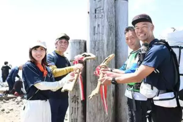 表丹沢で山開き、最高峰で安全祈願　「開山の鍵」を交換、ハイカーから歓声