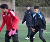 「桐光・鈴木監督、サッカー日本高校選抜の監督に就任　選考合宿で意気込み「モチベーションは高い」」の画像1