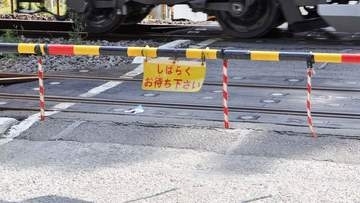 小田原の踏切で農業用車両にロマンスカー接触　57本が運休、9300人に影響