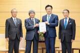 「黒岩知事ら、政府に拉致問題の早期解決の要望書「一刻の猶予もない状況」」の画像1