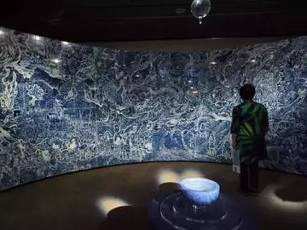 宇宙の誕生を陶磁器で　横浜・そごう美術館で陶芸家の葉山有樹さん個展　10メートル超の巨大作品も