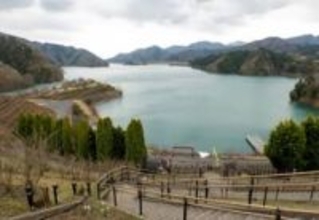 神奈川・宮ケ瀬湖でワカサギ釣り！　26年度から県などが実証事業　放流、生息確認し「ドーム船」運航