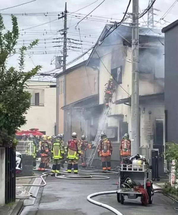 「黒煙が見える」横浜・戸塚の住宅で火事　木造2階建てが全焼