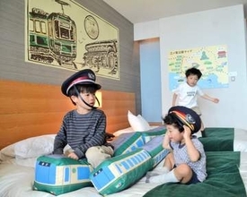 鎌倉プリンスホテルが「江ノ電ルーム」　新型車両導入を記念、23日から1日1組限定の特別プラン　ケーキも販売