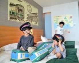 鎌倉プリンスホテルが「江ノ電ルーム」　新型車両導入を記念、23日から1日1組限定の特別プラン　ケーキも販売