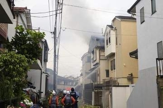 「バンという音がして…」横浜・港南の住宅で火事　けが人なし