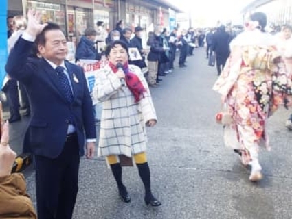 衆院議員不在の社民党　衆院選へ比例票掘り起こしに懸命　福島党首、横浜で「成人の日」に訴え