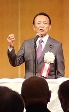 自民・麻生副総裁、比例名簿上回る当選枠「他党に流れるのは変」　横浜で言及、先の衆院選は14議席譲る結果に