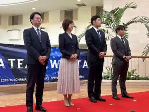 【DeNA春季キャンプ】チームが沖縄入り　相川監督「個の力を最大限引き上げ、チーム力伸ばす」