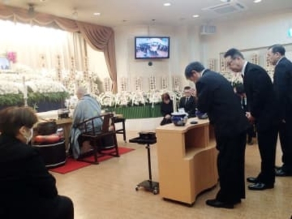 連合神奈川の白石元会長、与野党議員がしのぶ　旧民主党の政権交代の足がかり築く　党派超え慕われ