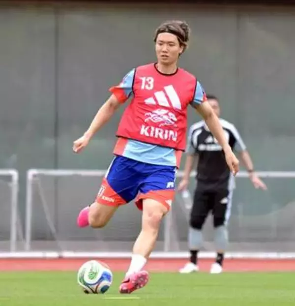 サッカー日本代表、板倉が合流　「サッカー楽しい」明るい表情で万全強調