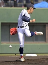 横浜・織田にアクシデント　初回に打球直撃し降板、村田監督「無事祈るしか」　4季連続甲子園に向けコールド発進