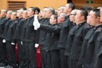 陸上自衛隊の高等工科学校で入校式　横須賀で328人が知・徳・体磨く