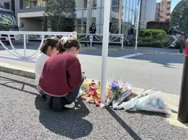 「明るくて誰にでも優しい子」事故現場に大勢の人、追悼のお供え絶えず　横浜・戸塚の小3女児死亡事故