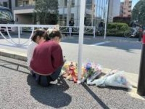 「明るくて誰にでも優しい子」事故現場に大勢の人、追悼のお供え絶えず　横浜・戸塚の小3女児死亡事故
